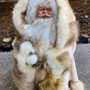 Santa Claus statue decor